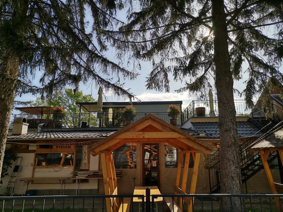 No Stress Panzio-Pizzeria-Sporttabor Bed & Breakfast Harkány Eksteriør bilde