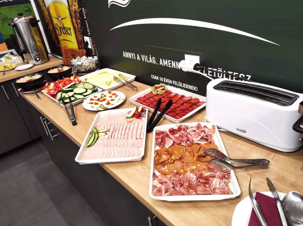No Stress Panzio-Pizzeria-Sporttabor Bed & Breakfast Harkány Eksteriør bilde